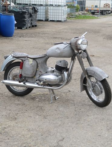 Foto k článku JAWA 350/354