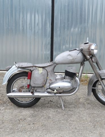 Foto k článku JAWA 350/354