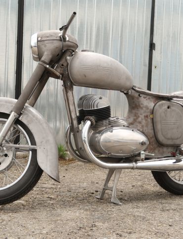 Foto k článku JAWA 350/354
