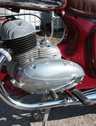 Foto k článku JAWA 350/354