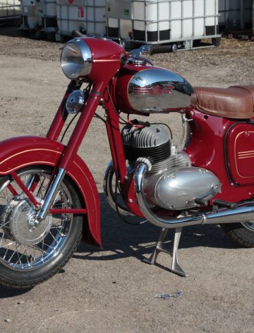 Foto k článku JAWA 350/354