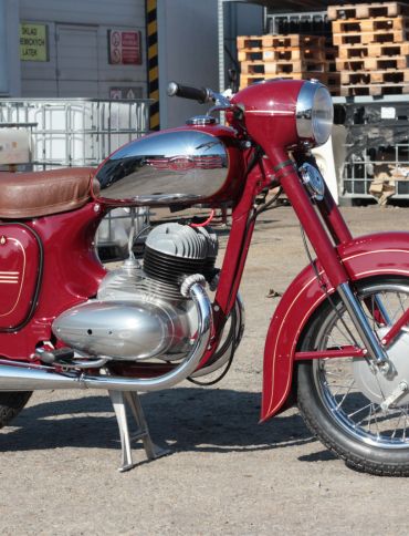 Foto k článku JAWA 350/354