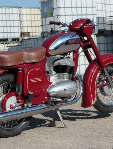 Foto k článku JAWA 350/354