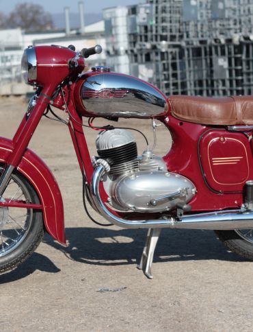 Foto k článku JAWA 350/354